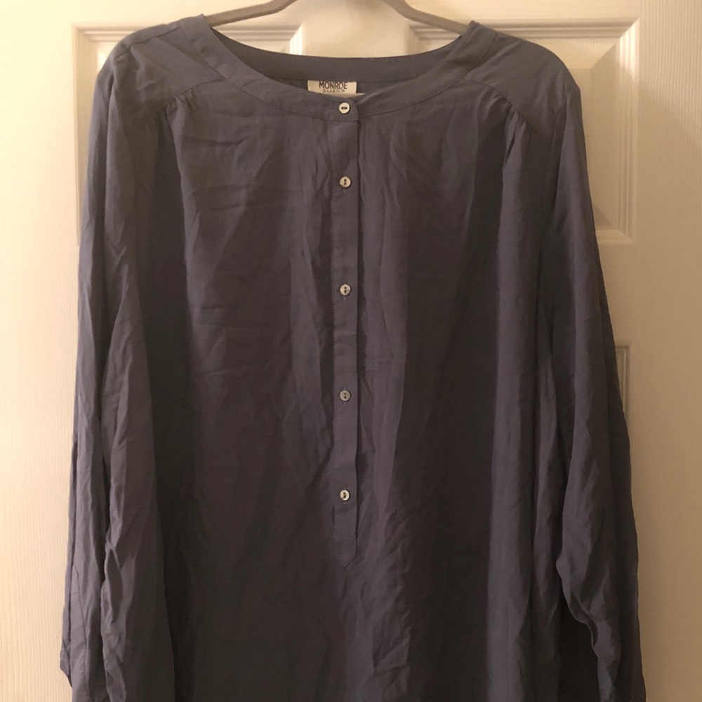 Monroe & Main Gray Blouse